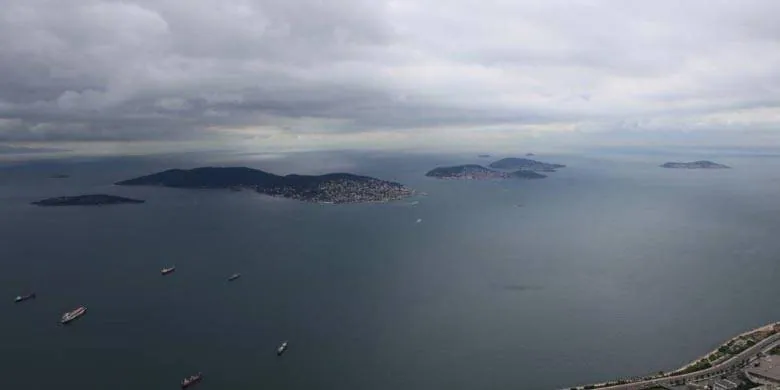 Adalar Apartman cam korkuluk