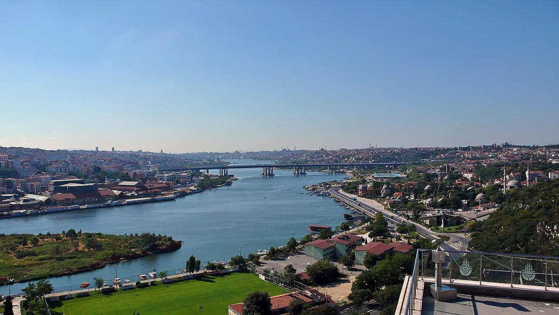 Eyüpsultan glass elevator system