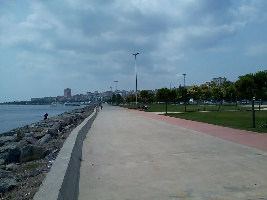 Kartal Giriş Üstü Cam Sundurma Kartal Giriş Üstü Cam Sundurma